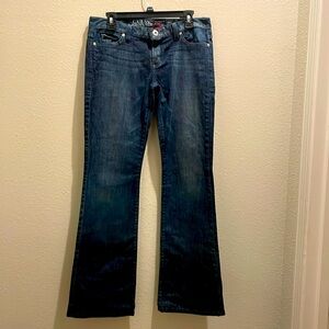 Guess women’s Flare Leg, 30 Waist blue Jeans. Preowned. In excellent condition.